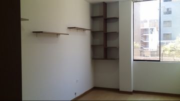 SE VENDE CÓMODO E ILUMINADO DEPARTAMENTO UBICADO EN SURCO
