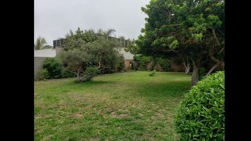 VENDO AMPLIA CASA EN LA ENCANTADA