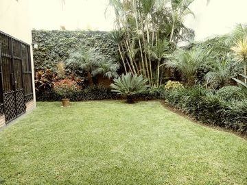 Excelente Casa en Calle Tranquila para Familias Numerosas