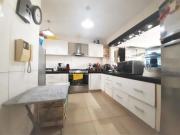 SE VENDE FLAT CERCA A PARQUE, VISTA EXTERNA, EN SURCO