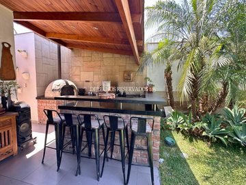 LINDA CASA DE 1,075 M² EN VENTA - LA PLANICIE