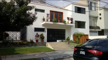 CASA SEMI REMODELADA CON MUY BUENA ILUMINACIÓN