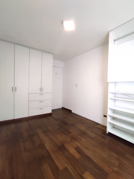 VENTA DE DEPARTAMENTO CON EXCELENTE UBICACIÓN EN MIRAFLORES