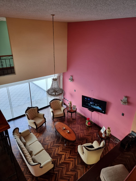 CASA DE TECHO A DOBLE ALTURA EN VENTA EN SAN BORJA