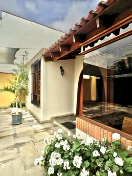 VENTA HERMOSA CASA EN SURCO (609-795-1 LUCY)