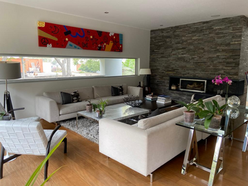 VENDO CASA FRENTE A PARQUE GENARO CASTRO IGLESIAS COD. 23486