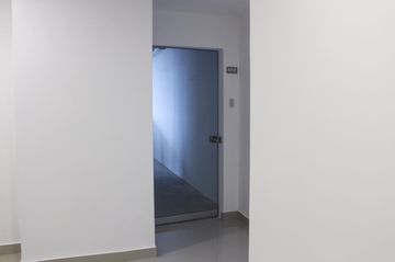 Excelente oficina en edificio ejecutivo de Estreno