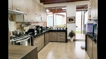 VENDO HERMOSA Y MODERNA CASA PACHACAMAC 500 M²