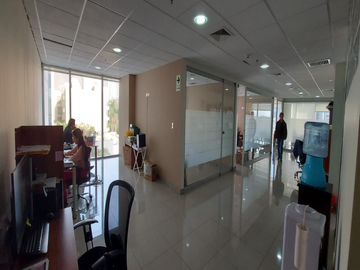 OFICINA IMPLEMENTADA DE 233M² CON VISTA A LOS JADES EN SURCO