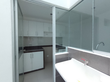VENTA DE MODERNO DEPARTAMENTO EN PRIMER PISO FRENTE A PARQUE