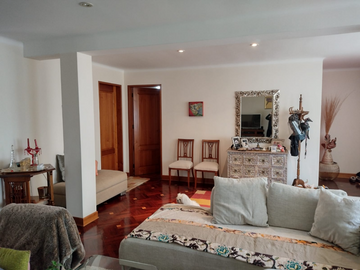 DEPARTAMENTO ILUMINADO Y CÓMODO -SAN ISIDRO