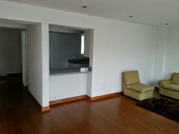 Lindo Departamento con Balcon Vista a Calle 