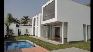 ESTRENO - CASA EN CONDOMINIO EN LA PLANICIE A.T: 479.73 M2 A.C: 382.94M2