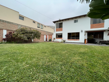 CONDOMINIO DE 4 DORMS - INGRESO INDEPENDIENT - AMPLIO JARDÍN