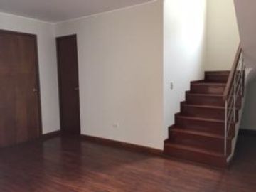 MODERNA CASA EN LA PLANICIE