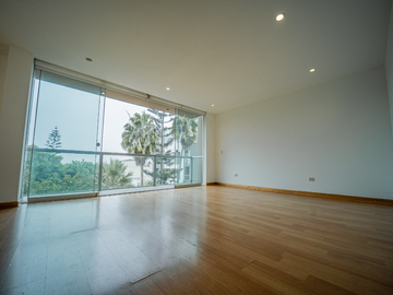 SE VENDE DUPLEX CON TERRAZA. FRENTE AL PARQUE LA CORUÑA, SUR