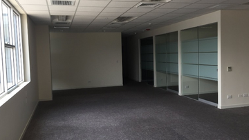 ALQUILO EXCELENTES OFICINAS EN STA CRUZ MIRAFLORES - 023115