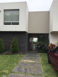 La Planicie- Vendo Casa en Condominio cerca al Club El Golf