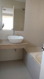 VENDO CASA EN CONDOMINIO URB. SOL DE LA MOLINA