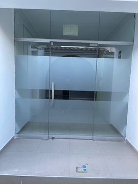 EXCELENTE CASA. EL CARMEN APROPIADA PARA OFICINAS, EMPRESAS. IMPLEMENTADA