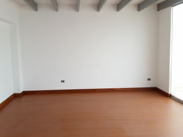 VENTA TRIPLEX VISTA INTERIOR CHACARILLA SAN BORJA $320 000